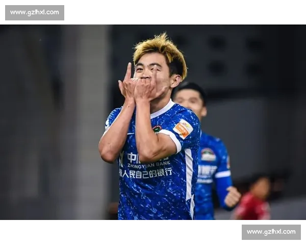 缝八针仍头球破门！黄紫昌带伤血战成铁汉